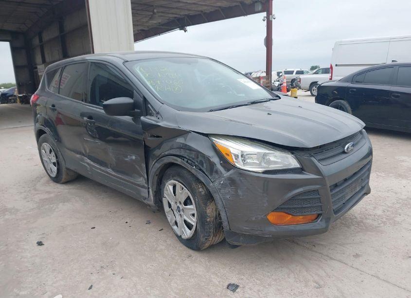 2016 Ford Escape S (VIN 1FMCU0F79GUB71060) main photo
