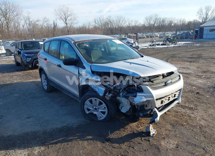 2016 Ford Escape S (VIN 1FMCU0F79GUC07426) main photo