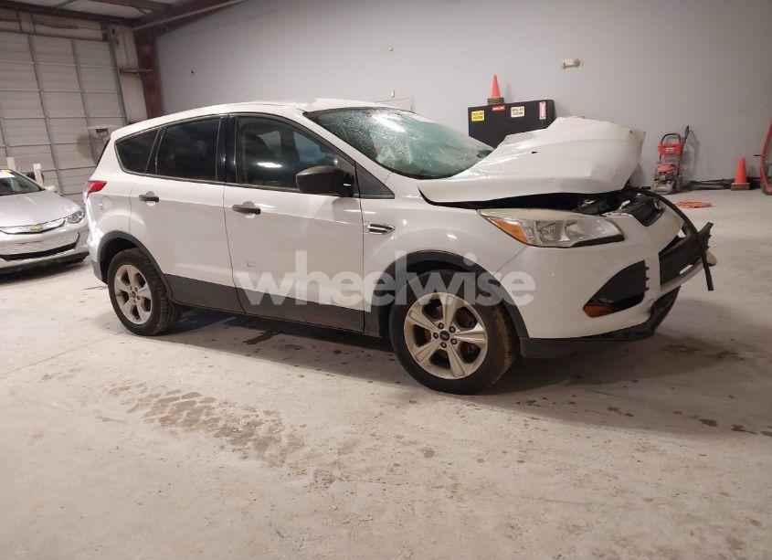 2016 Ford Escape S (VIN 1FMCU0F79GUC34352) main photo