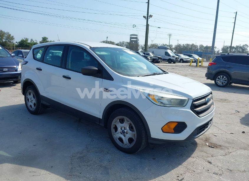 2017 Ford Escape S (VIN 1FMCU0F79HUB82450) main photo