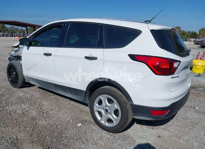 Photo 3 of 2019 Ford Escape S (VIN 1FMCU0F79KUC46297)