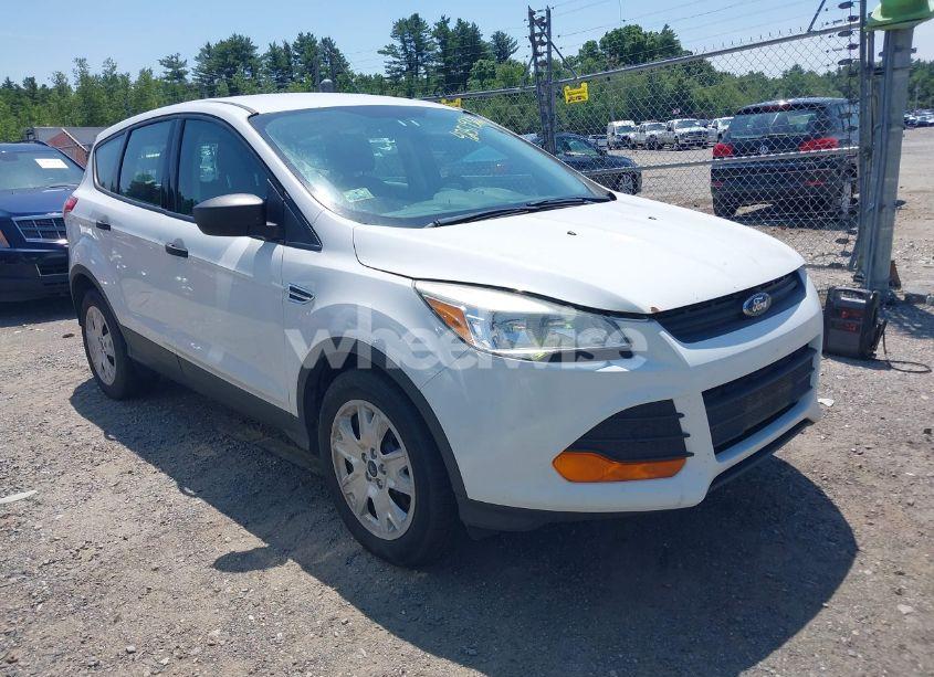 2015 Ford Escape S (VIN 1FMCU0F7XFUA82189) main photo