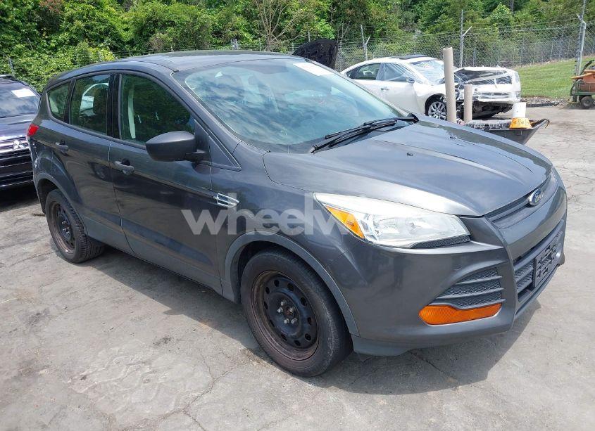 2015 Ford Escape S (VIN 1FMCU0F7XFUC56598) main photo