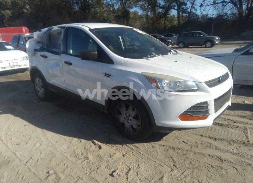 2015 Ford Escape S (VIN 1FMCU0F7XFUC65933) main photo