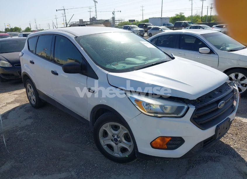 2017 Ford Escape S (VIN 1FMCU0F7XHUC10112) main photo