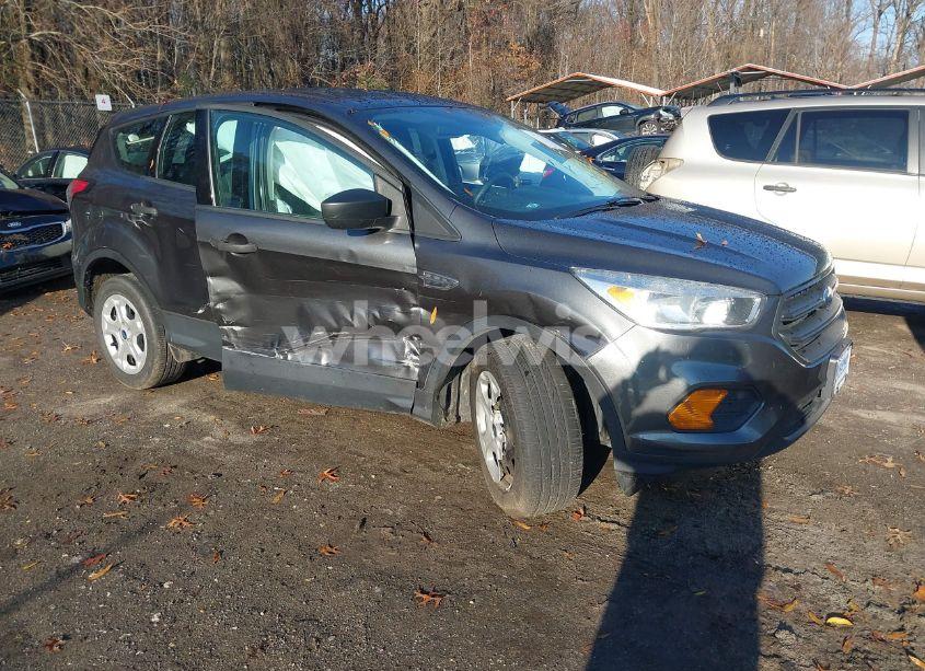 2017 Ford Escape S (VIN 1FMCU0F7XHUE02386) main photo