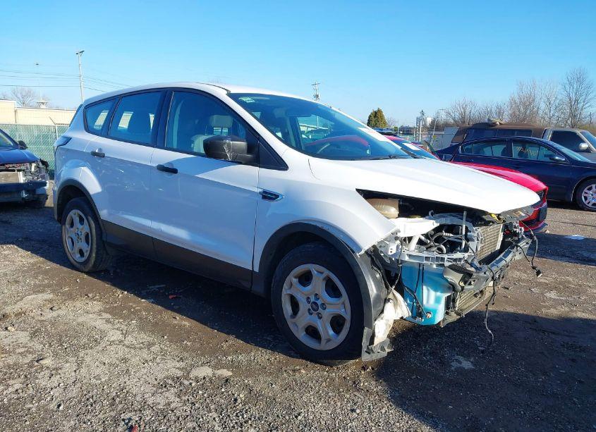 2017 Ford Escape S (VIN 1FMCU0F7XHUE68713) main photo