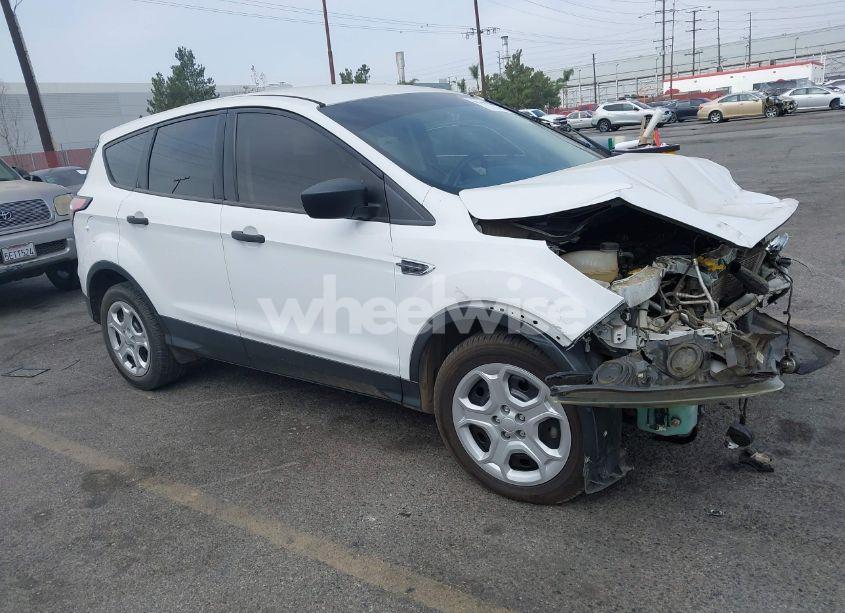 2018 Ford Escape S (VIN 1FMCU0F7XJUB25972) main photo