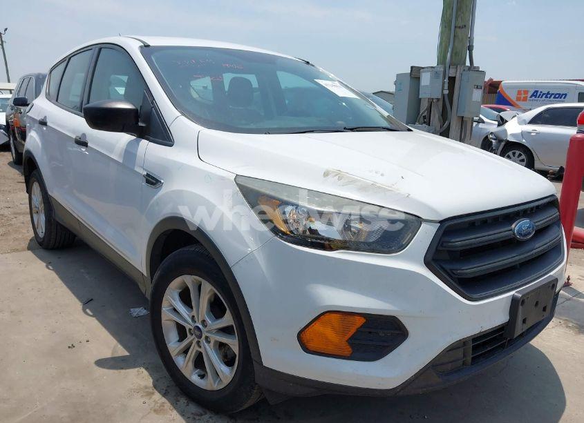 2018 Ford Escape S (VIN 1FMCU0F7XJUB36437) main photo