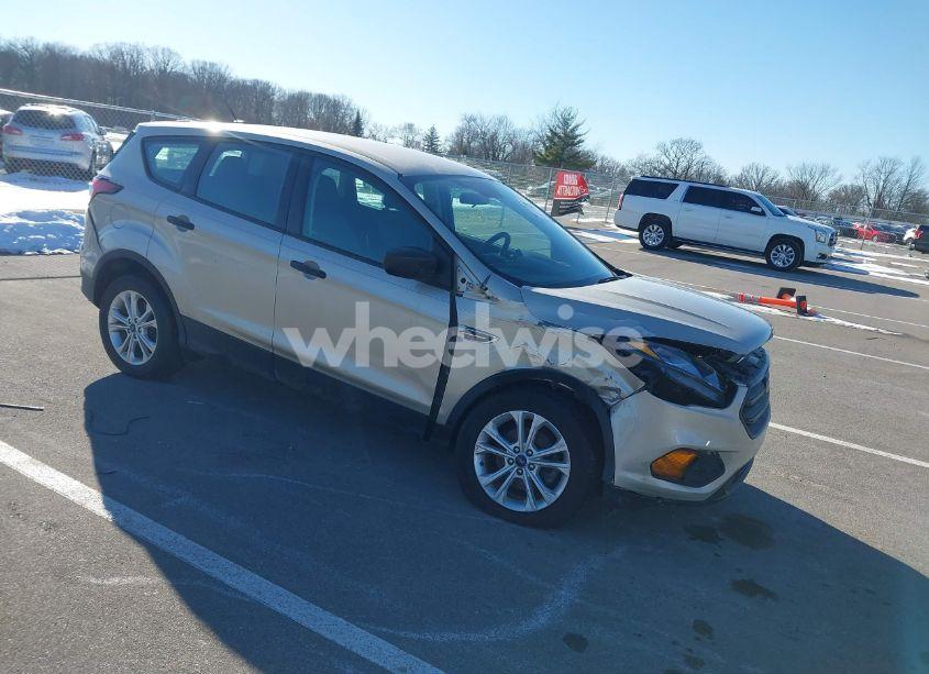 2018 Ford Escape S (VIN 1FMCU0F7XJUB70510) main photo