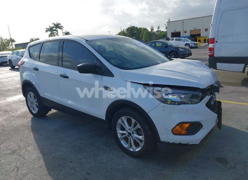 2019 Ford Escape S (VIN 1FMCU0F7XKUA48053) main photo
