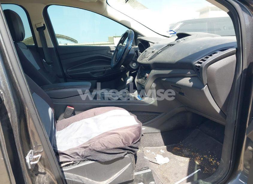 Photo 5 of 2019 Ford Escape S (VIN 1FMCU0F7XKUA62907)