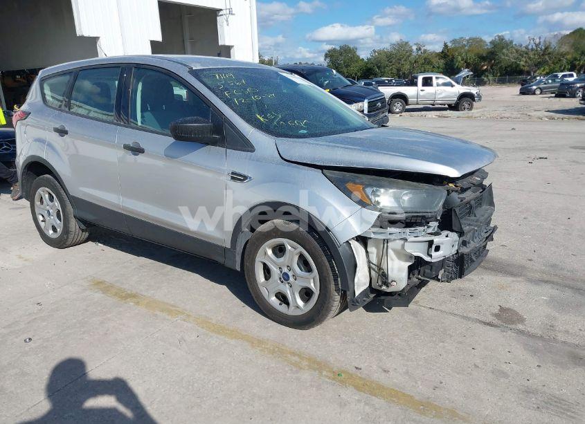 2019 Ford Escape S (VIN 1FMCU0F7XKUA65564) main photo