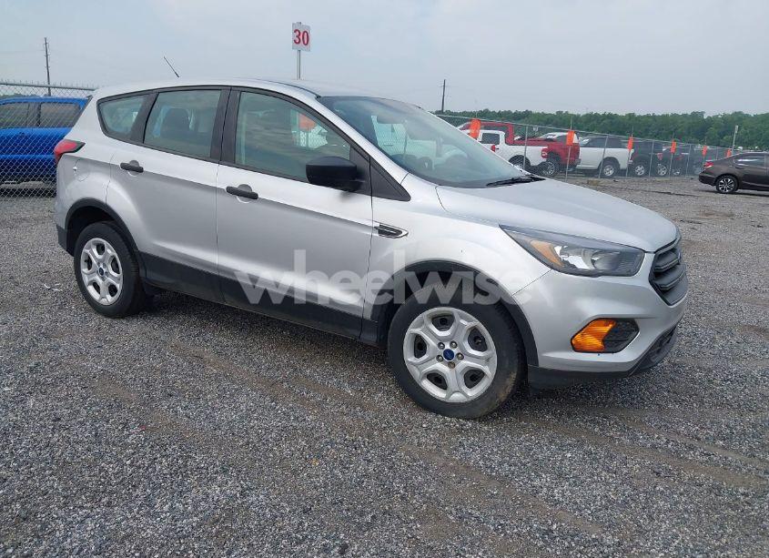 2019 Ford Escape S (VIN 1FMCU0F7XKUA86477) main photo