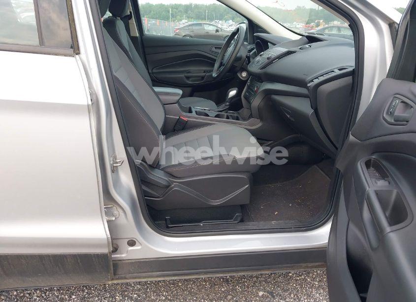 Photo 5 of 2019 Ford Escape S (VIN 1FMCU0F7XKUA86477)