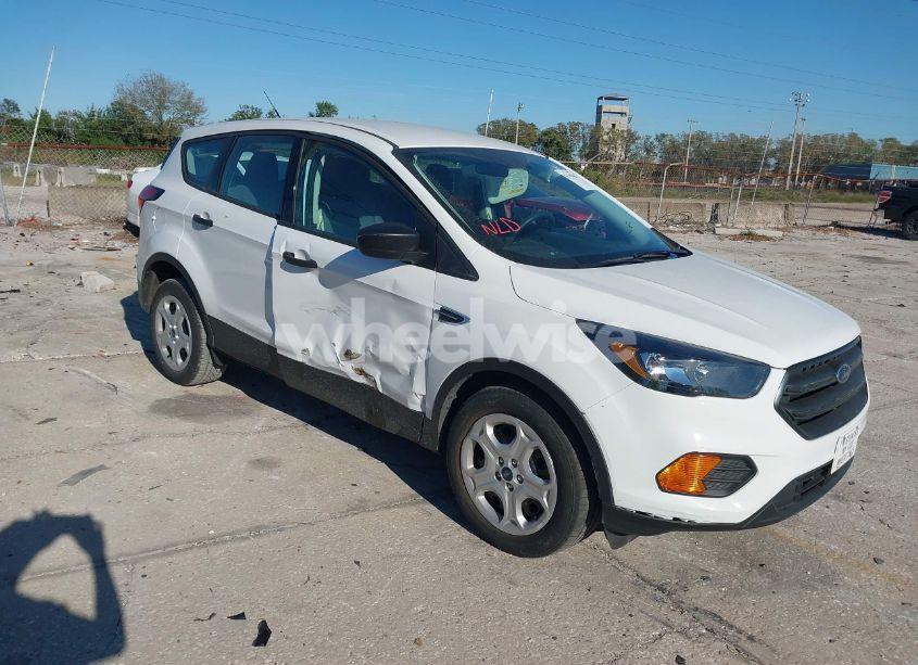 2019 Ford Escape S (VIN 1FMCU0F7XKUB95134) main photo