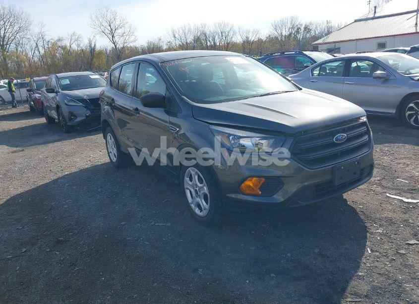 2019 Ford Escape S (VIN 1FMCU0F7XKUC26141) main photo