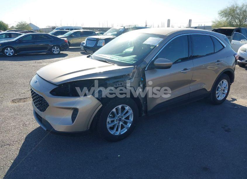 Photo 2 of 2020 Ford Escape SE (VIN 1FMCU0G60LUA35853)