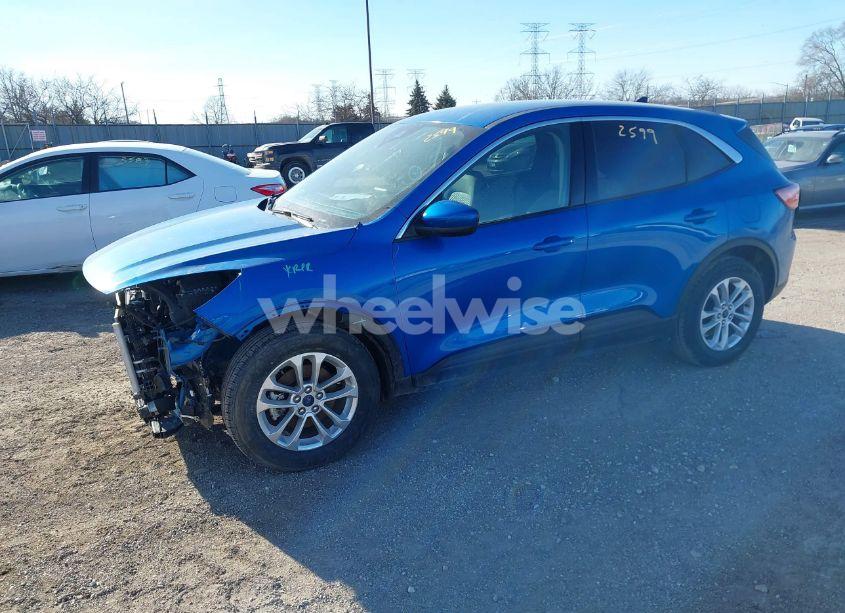 Photo 2 of 2020 Ford Escape SE (VIN 1FMCU0G60LUA59831)