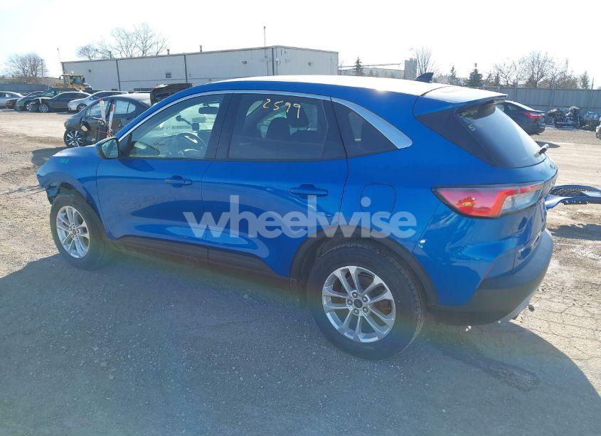 Photo 3 of 2020 Ford Escape SE (VIN 1FMCU0G60LUA59831)