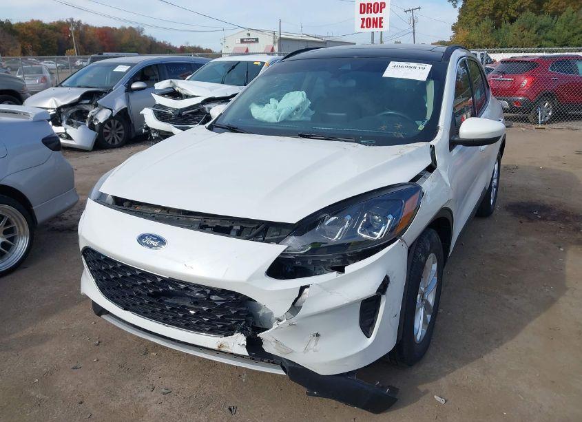 Photo 2 of 2020 Ford Escape SE (VIN 1FMCU0G60LUA70523)