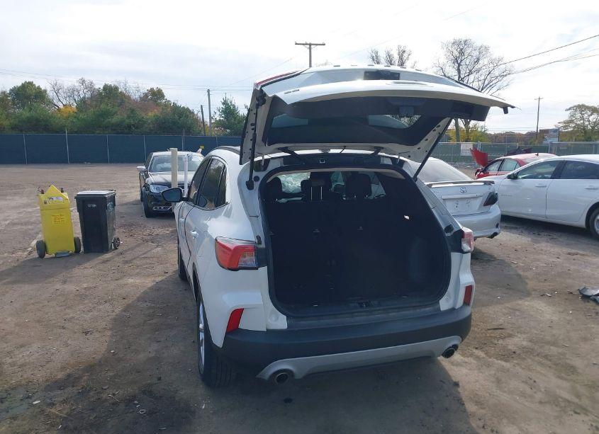 Photo 3 of 2020 Ford Escape SE (VIN 1FMCU0G60LUA70523)