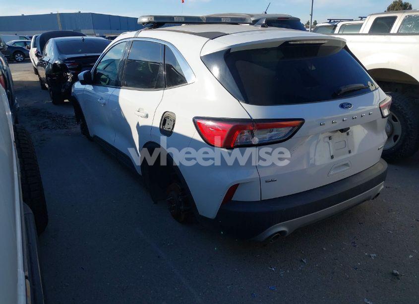 Photo 3 of 2020 Ford Escape SE (VIN 1FMCU0G60LUB06565)