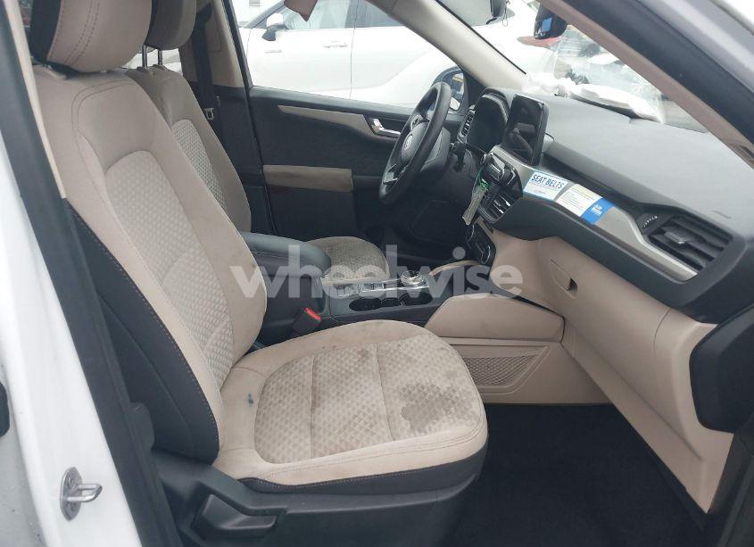 Photo 5 of 2020 Ford Escape SE (VIN 1FMCU0G60LUB06565)