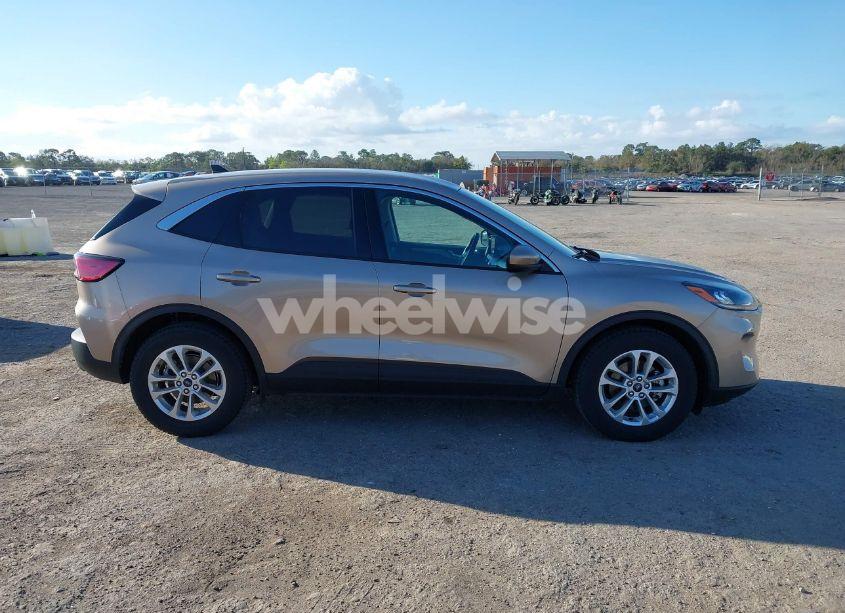 Photo 13 of 2020 Ford Escape SE (VIN 1FMCU0G60LUB13094)
