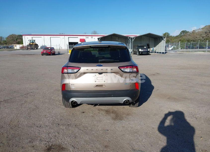 Photo 16 of 2020 Ford Escape SE (VIN 1FMCU0G60LUB13094)