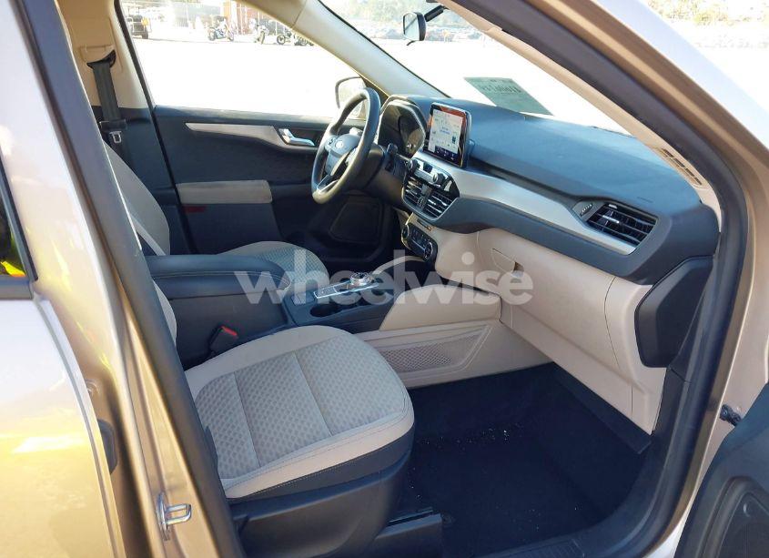 Photo 5 of 2020 Ford Escape SE (VIN 1FMCU0G60LUB13094)