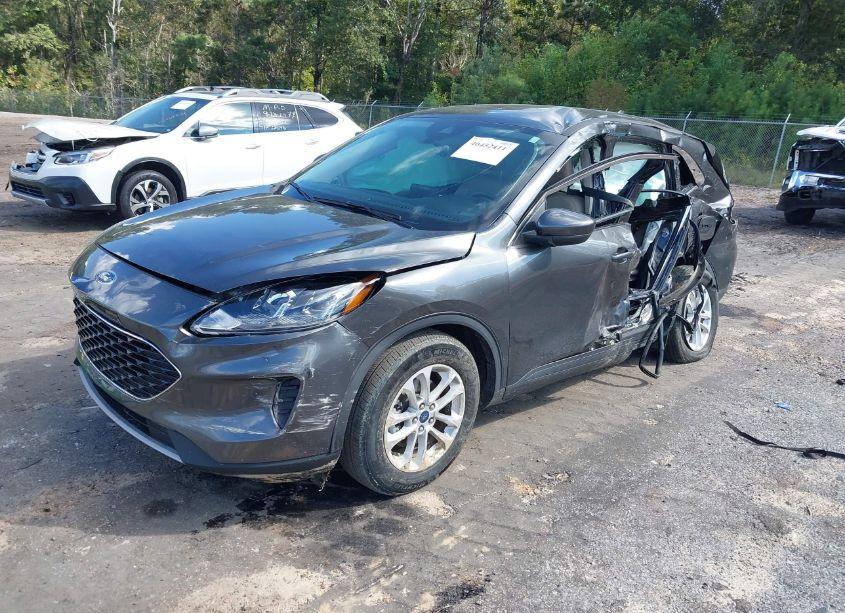 Photo 2 of 2020 Ford Escape SE (VIN 1FMCU0G60LUB73022)