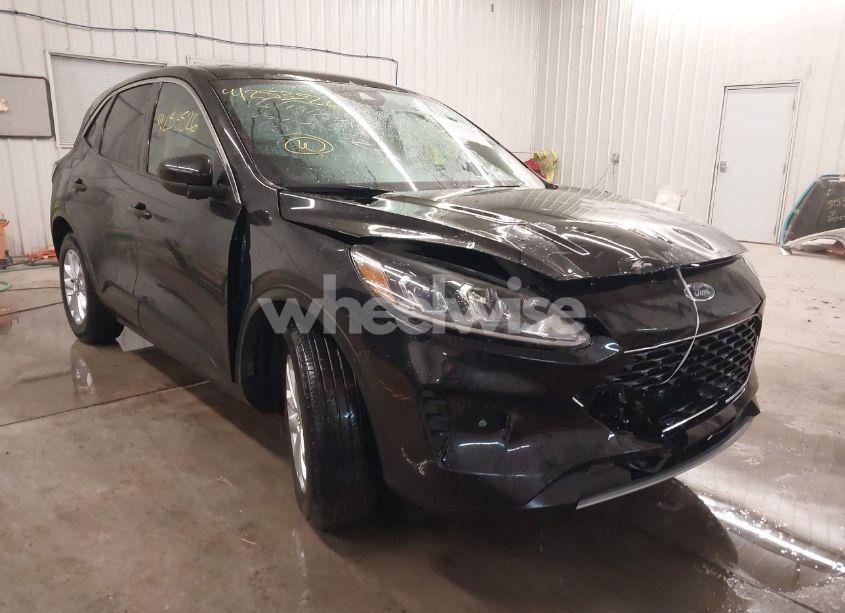 2020 Ford Escape SE (VIN 1FMCU0G60LUB94582) main photo