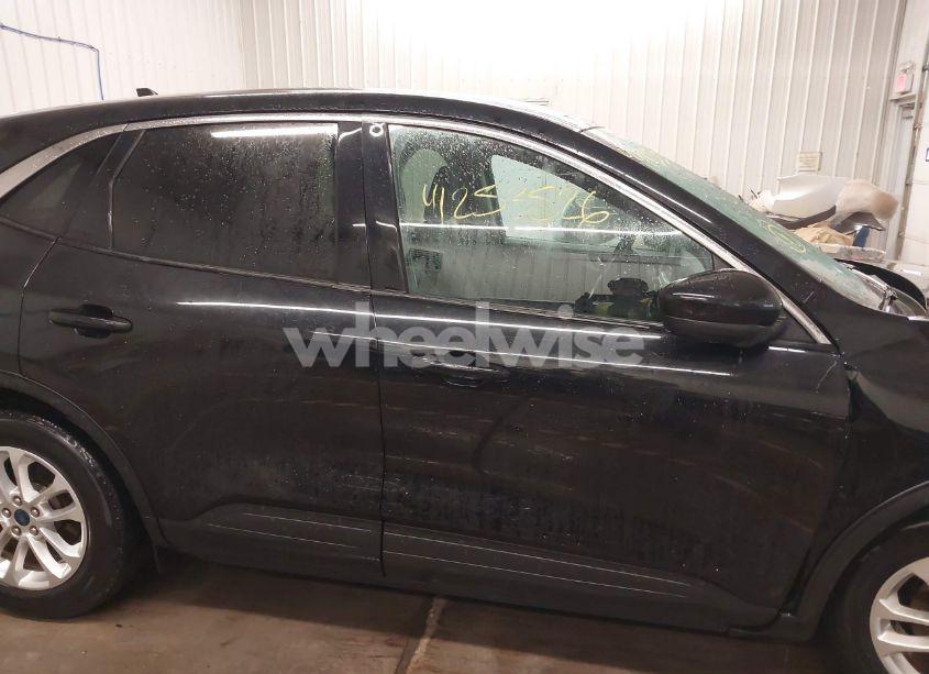 Photo 13 of 2020 Ford Escape SE (VIN 1FMCU0G60LUB94582)