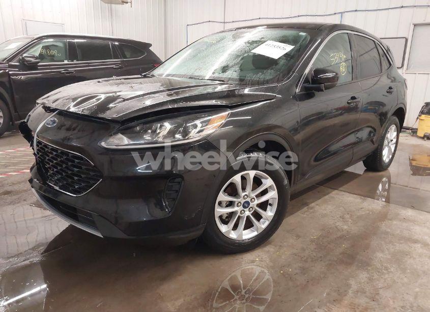 Photo 2 of 2020 Ford Escape SE (VIN 1FMCU0G60LUB94582)