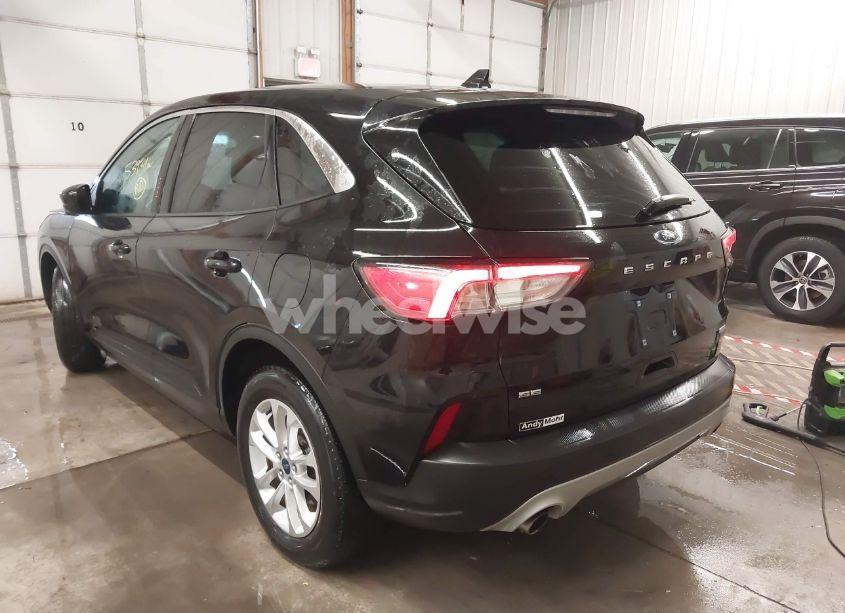 Photo 3 of 2020 Ford Escape SE (VIN 1FMCU0G60LUB94582)