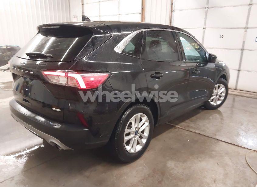 Photo 4 of 2020 Ford Escape SE (VIN 1FMCU0G60LUB94582)