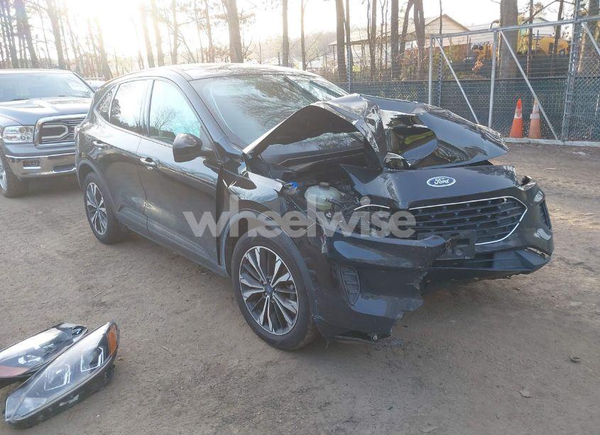 2021 Ford Escape SE (VIN 1FMCU0G60MUB07734) main photo