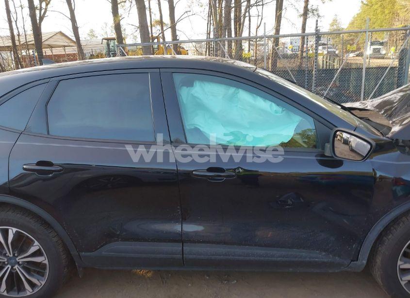 Photo 13 of 2021 Ford Escape SE (VIN 1FMCU0G60MUB07734)