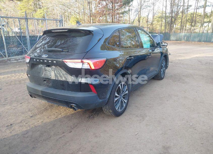 Photo 4 of 2021 Ford Escape SE (VIN 1FMCU0G60MUB07734)