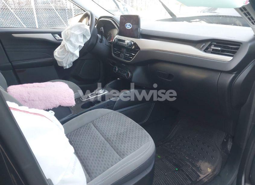 Photo 5 of 2021 Ford Escape SE (VIN 1FMCU0G60MUB07734)