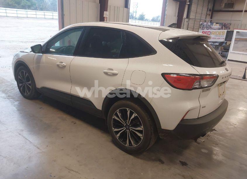 Photo 3 of 2021 Ford Escape SE (VIN 1FMCU0G60MUB09855)