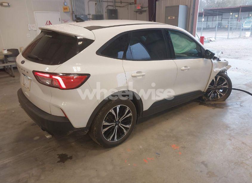 Photo 4 of 2021 Ford Escape SE (VIN 1FMCU0G60MUB09855)