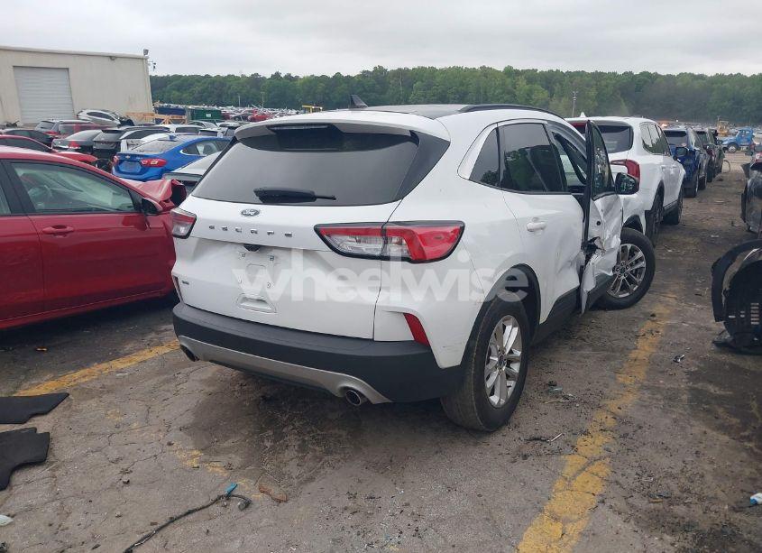 Photo 4 of 2021 Ford Escape SE (VIN 1FMCU0G60MUB10259)