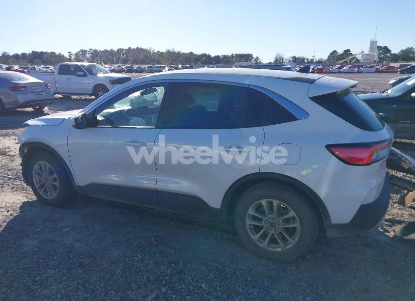 Photo 14 of 2021 Ford Escape SE (VIN 1FMCU0G60MUB14117)