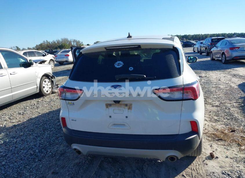 Photo 16 of 2021 Ford Escape SE (VIN 1FMCU0G60MUB14117)