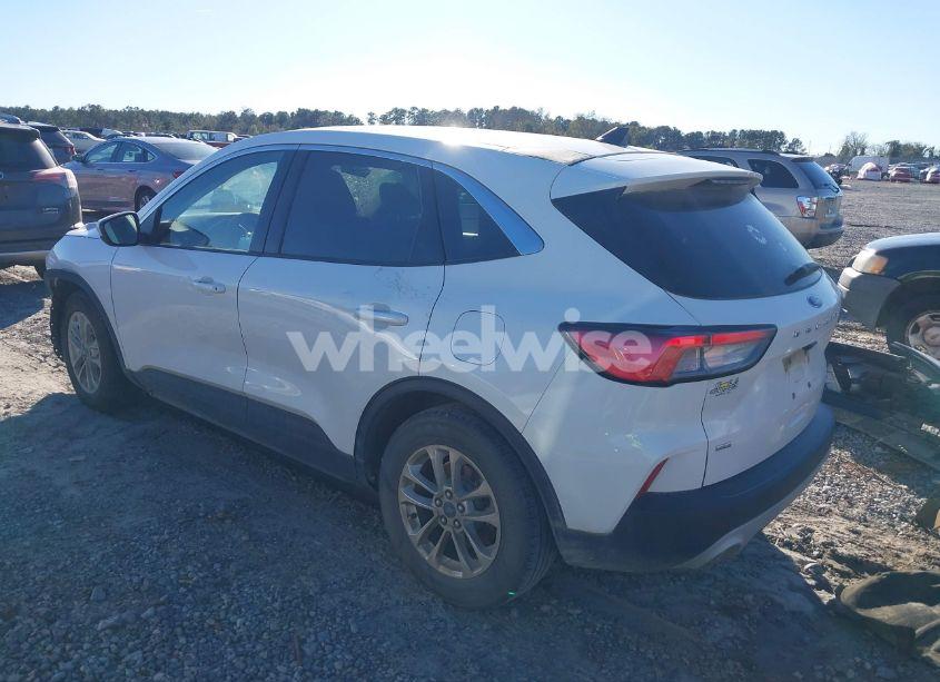 Photo 3 of 2021 Ford Escape SE (VIN 1FMCU0G60MUB14117)