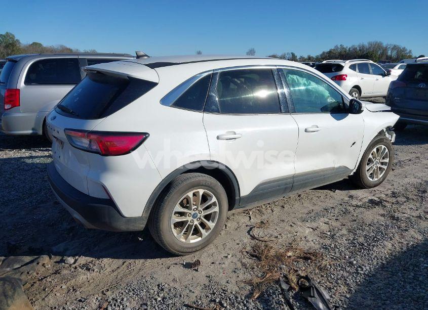 Photo 4 of 2021 Ford Escape SE (VIN 1FMCU0G60MUB14117)