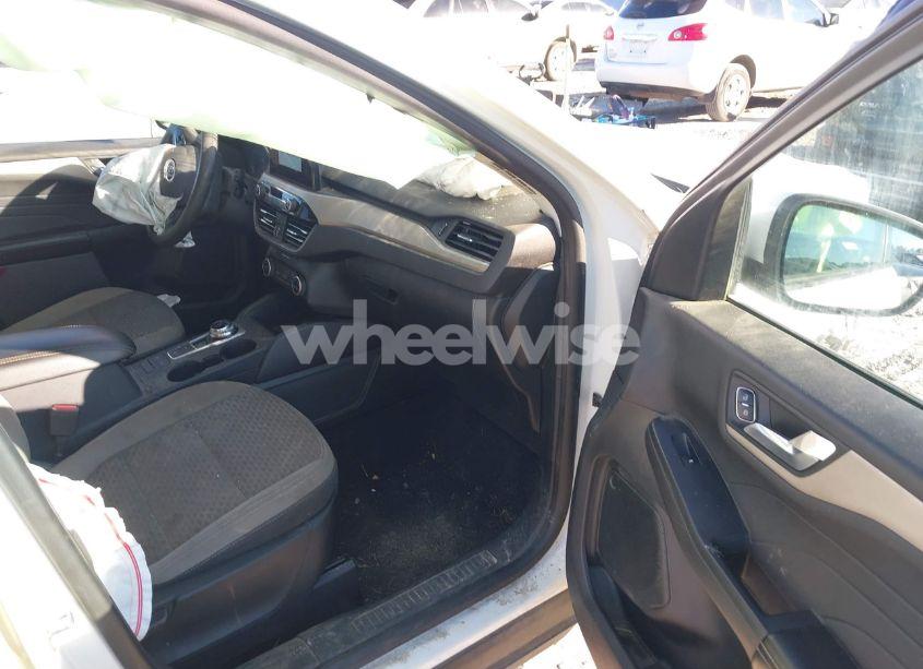 Photo 5 of 2021 Ford Escape SE (VIN 1FMCU0G60MUB14117)