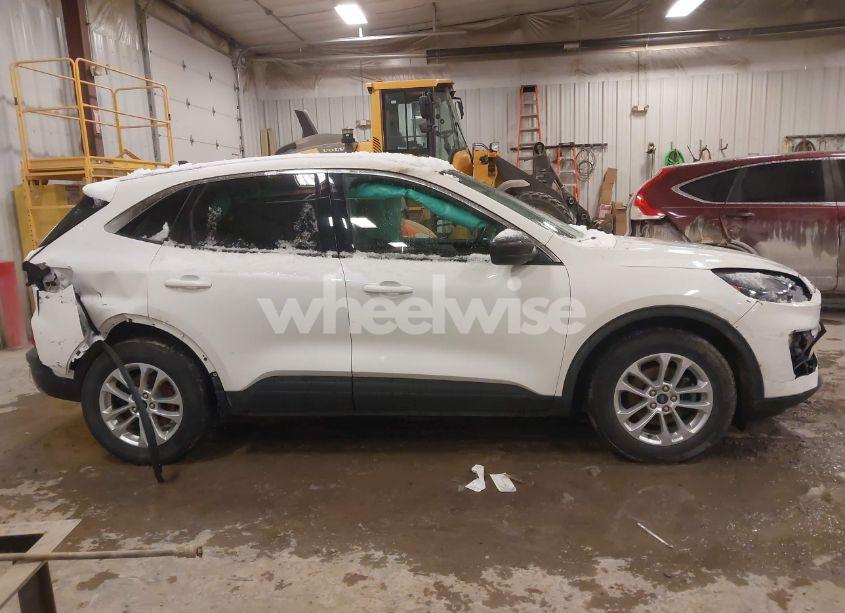 Photo 13 of 2022 Ford Escape SE (VIN 1FMCU0G60NUA22541)